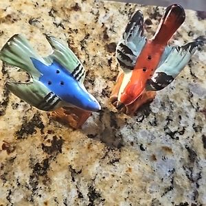 BEAUTIFUL Birds Salt and Pepper Shakers vintage stamped Japan